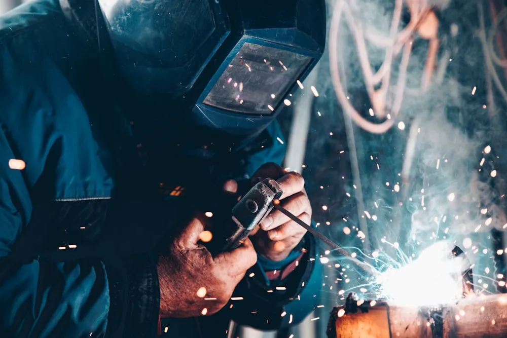 Artisan vendéen satisfait après l'automatisation IA de son activité